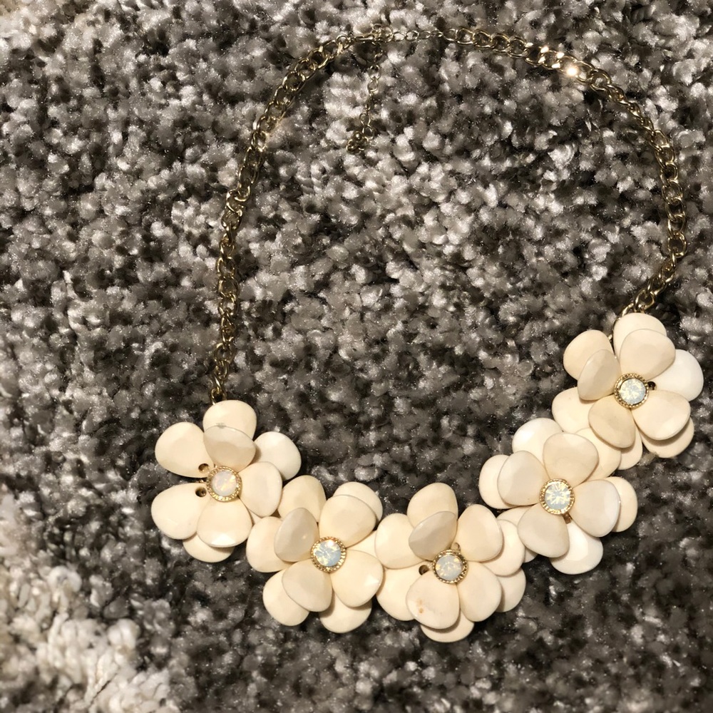 Cute flower necklace